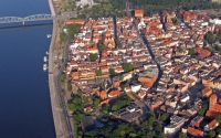 Lotnicza panorama Torunia od strony mostu kolejowego Lotnicza panorama Torunia od strony mostu kolejowego