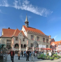 Ratusz w Getyndze_By Daniel Schwen - Praca własna, CC BY 2.5, https://commons.wikimedia.org/w/index.php?curid=1328957