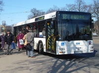 Autobus przy placu Rapackiego
