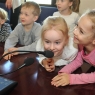 Zdjęcie z galerii Przedszkolaki w sali Rady Miasta Torunia