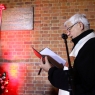 Zdjęcie z galerii Tablica na budynku Aresztu Śledczego 